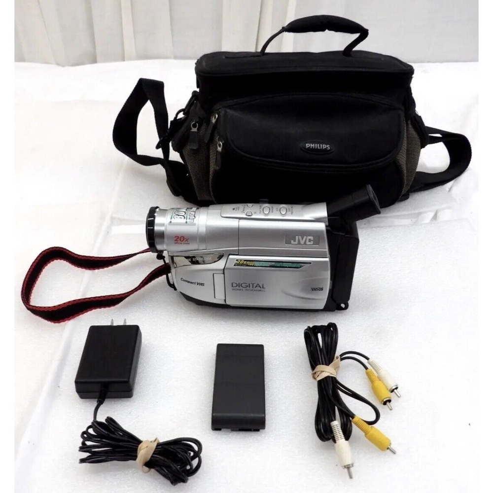 JVC Compact VHS Camcorder VHS C Model GR-AXM17U Tested A+ With Accessories